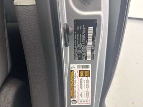 Used 2022 Toyota Sienna XLE w/ XLE Plus Package FWD image 26