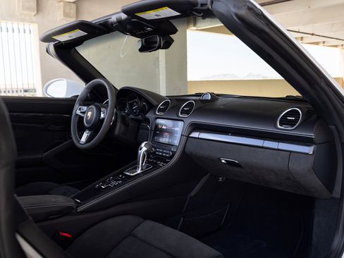 Used 2021 Porsche 718 Boxster Spyder RWD image 3