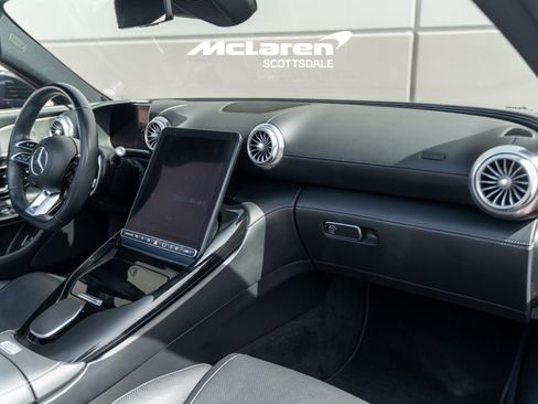 Used 2022 Mercedes-Benz SL 63 AMG 4MATIC w/ Driver Assistance Package image 17