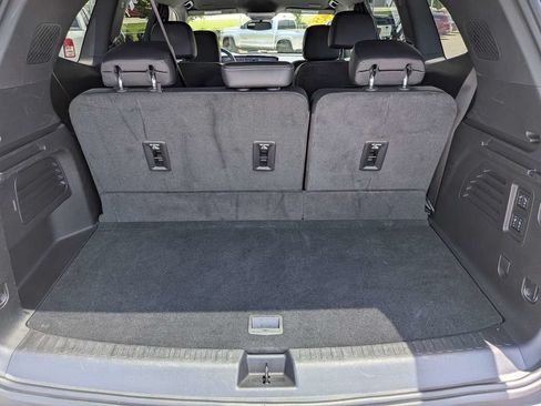 Used 2025 Buick Enclave Preferred w/ Power Package FWD image 6
