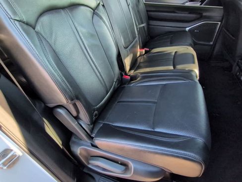 Used 2024 Jeep Wagoneer Series II w/ Flexible Seating Group image 19