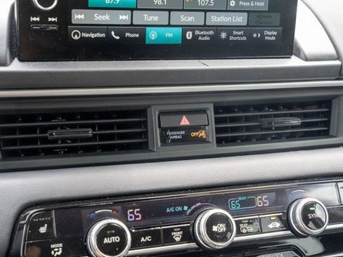Used 2024 Honda Pilot Touring image 28