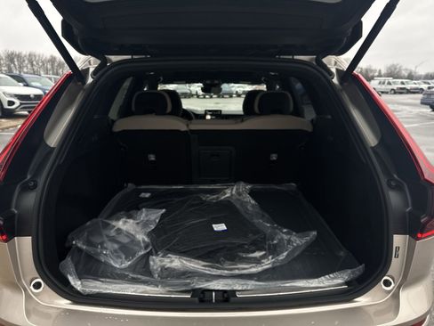 New 2026 Volvo XC60 B5 Plus w/ Climate Package image 27