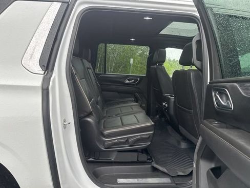 Used 2023 GMC Yukon XL SLT AWD/4WD image 14