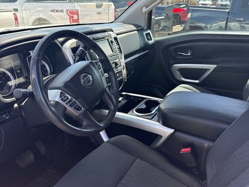 Used 2018 Nissan Titan SV w/ SV Convenience Package AWD/4WD image 2