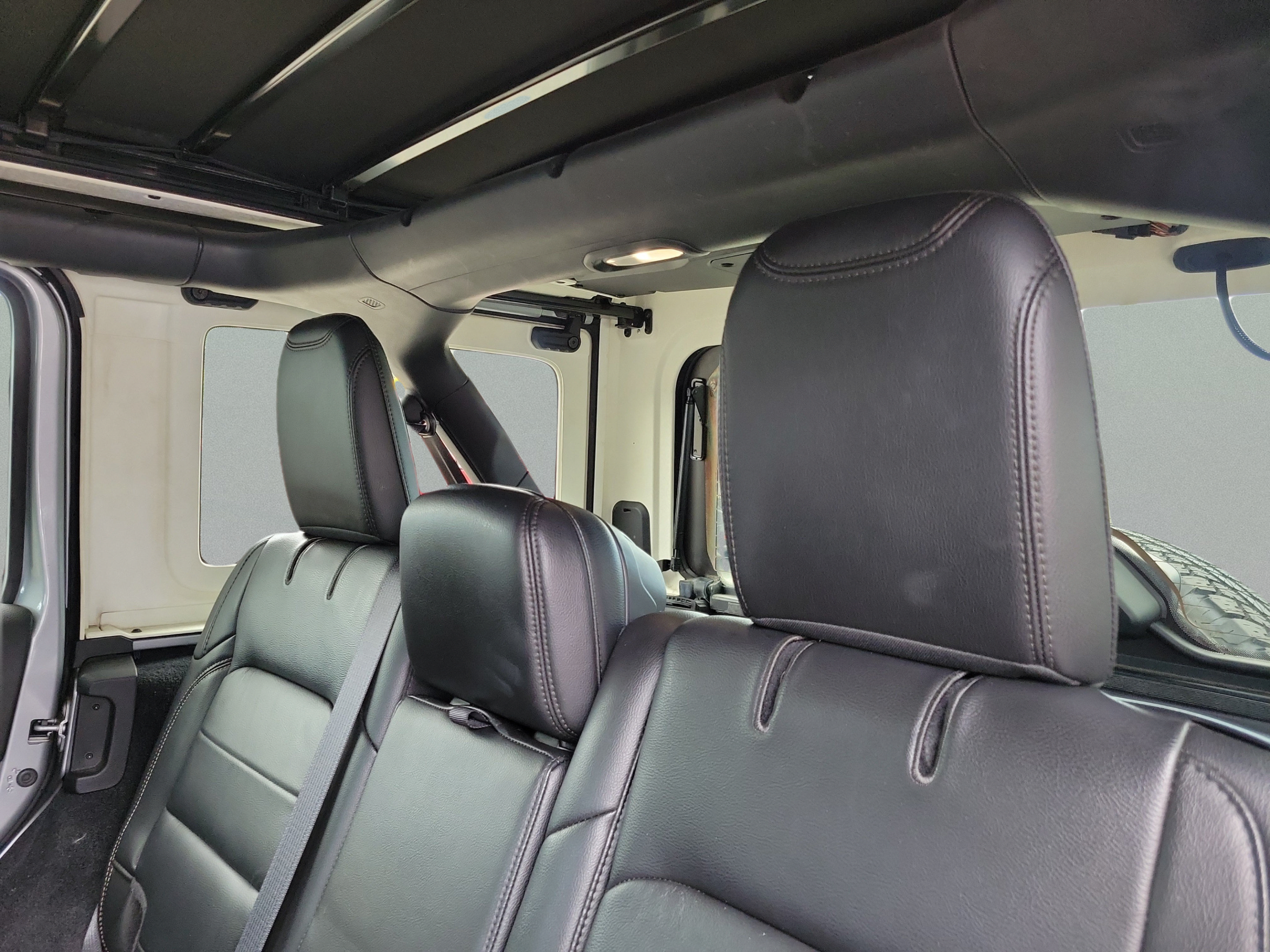 Used 2019 Jeep Wrangler Unlimited Sahara AWD/4WD image 10