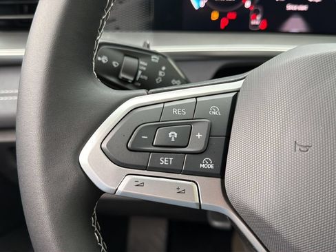New 2026 Volkswagen Tiguan SE FWD image 22