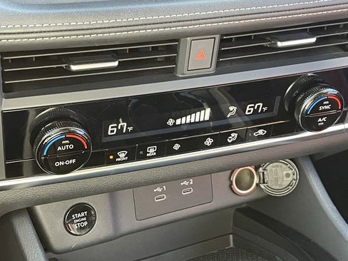 Used 2024 Nissan Rogue SV image 6