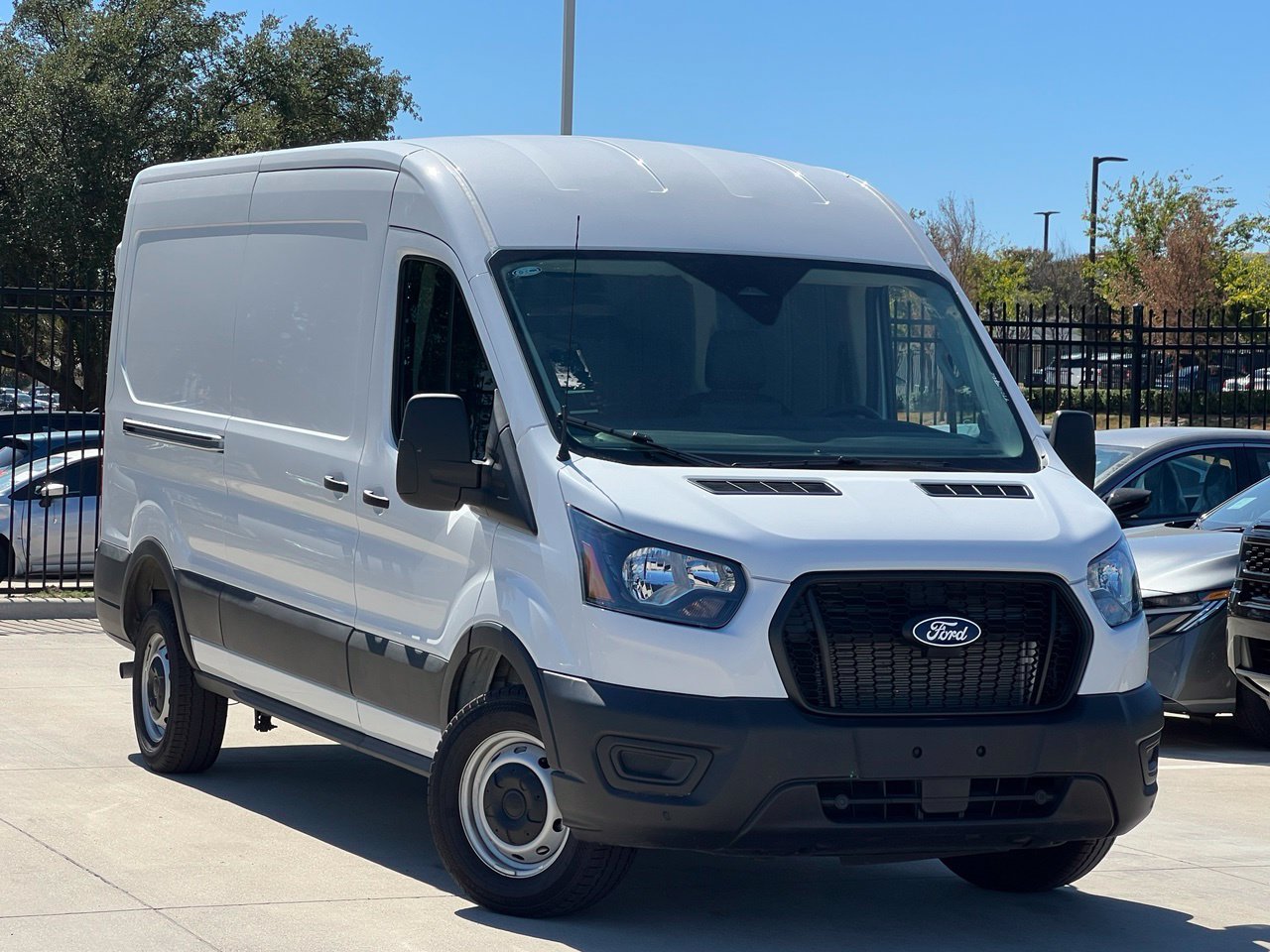 Used 2026 Ford Transit 250 148 Medium Roof RWD image 1