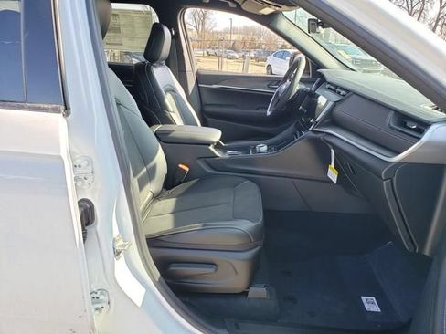 New 2026 Jeep Grand Cherokee Altitude AWD/4WD image 19