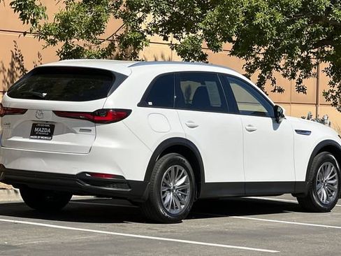 Used 2024 MAZDA CX-90 Plug-In Hybrid w/ Preferred AWD/4WD image 4
