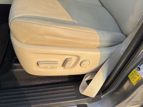 Used 2022 Lexus GX 460 Premium w/ Premium Package image 27