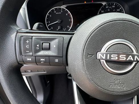 Used 2023 Nissan Rogue SV AWD/4WD image 14