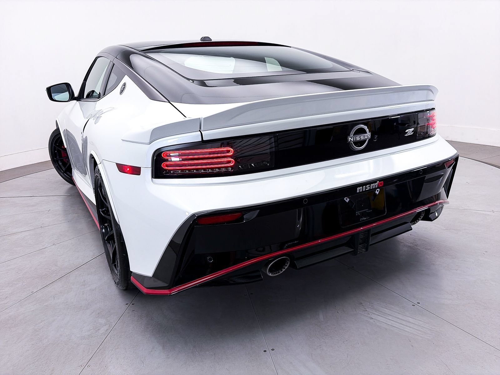 Used 2024 Nissan Z NISMO w/ Floor Mat Package RWD image 5