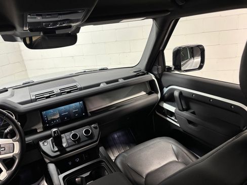 Used 2023 Land Rover Defender 110 SE AWD/4WD image 36