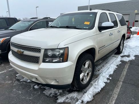 Used 2011 Chevrolet Suburban LTZ image 2