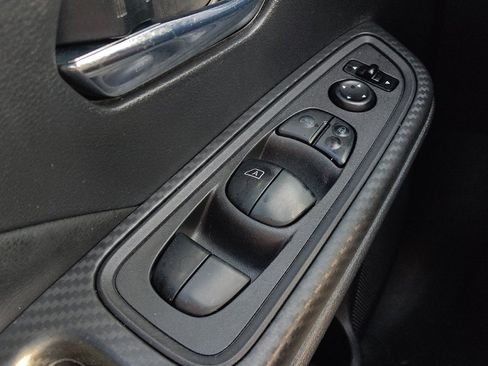 Used 2020 Nissan Versa SV FWD image 27