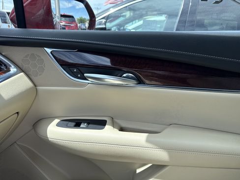 Used 2018 Cadillac XT5 Luxury w/ Driver Awareness Package image 22