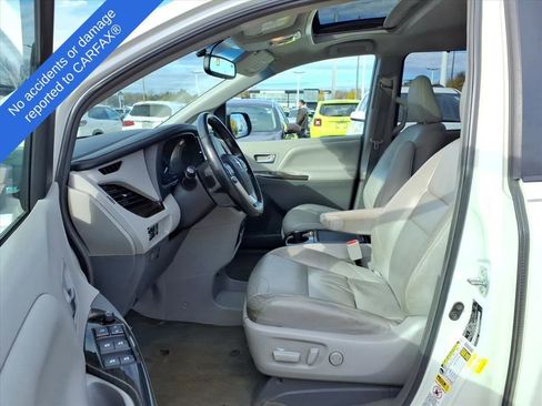 Used 2016 Toyota Sienna L image 16