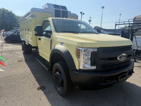 Used 2019 Ford F550 2WD Regular Cab Super Duty image 1