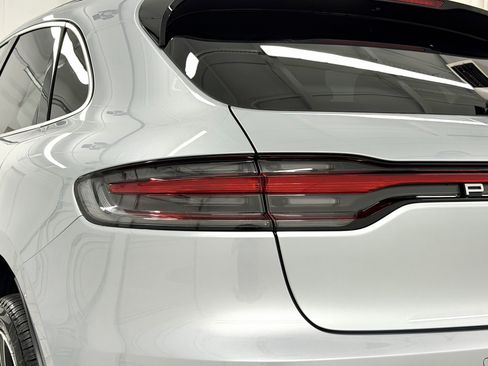 Certified 2026 Porsche Macan AWD/4WD image 18