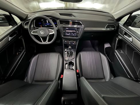 Certified 2022 Volkswagen Tiguan SE w/ Panoramic Sunroof Package image 11