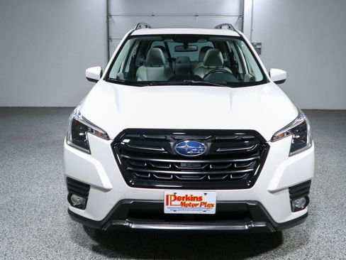 Used 2023 Subaru Forester Premium AWD/4WD image 4