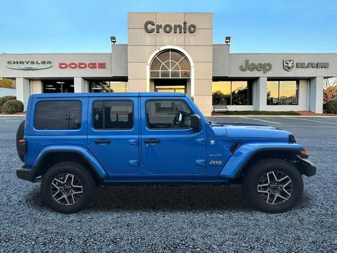 Used 2024 Jeep Wrangler Unlimited Sahara w/ Technology Group AWD/4WD image 2