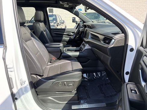 Used 2024 GMC Yukon Denali RWD image 28