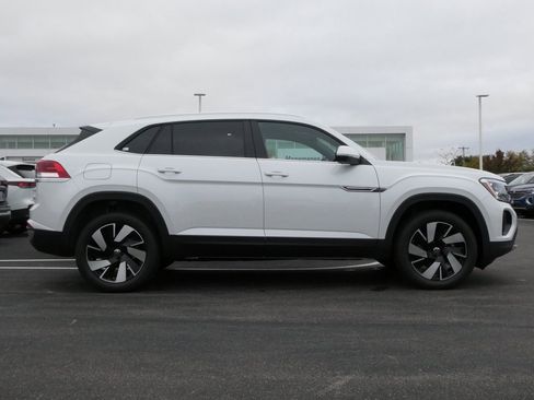 New 2026 Volkswagen Atlas Cross Sport SE image 2