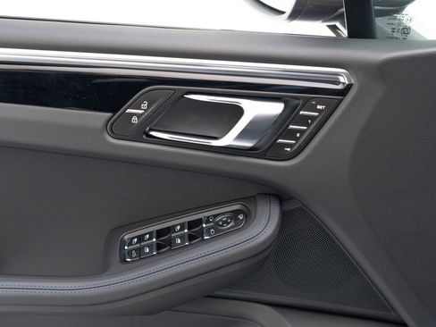 New 2025 Porsche Macan Turbo image 18