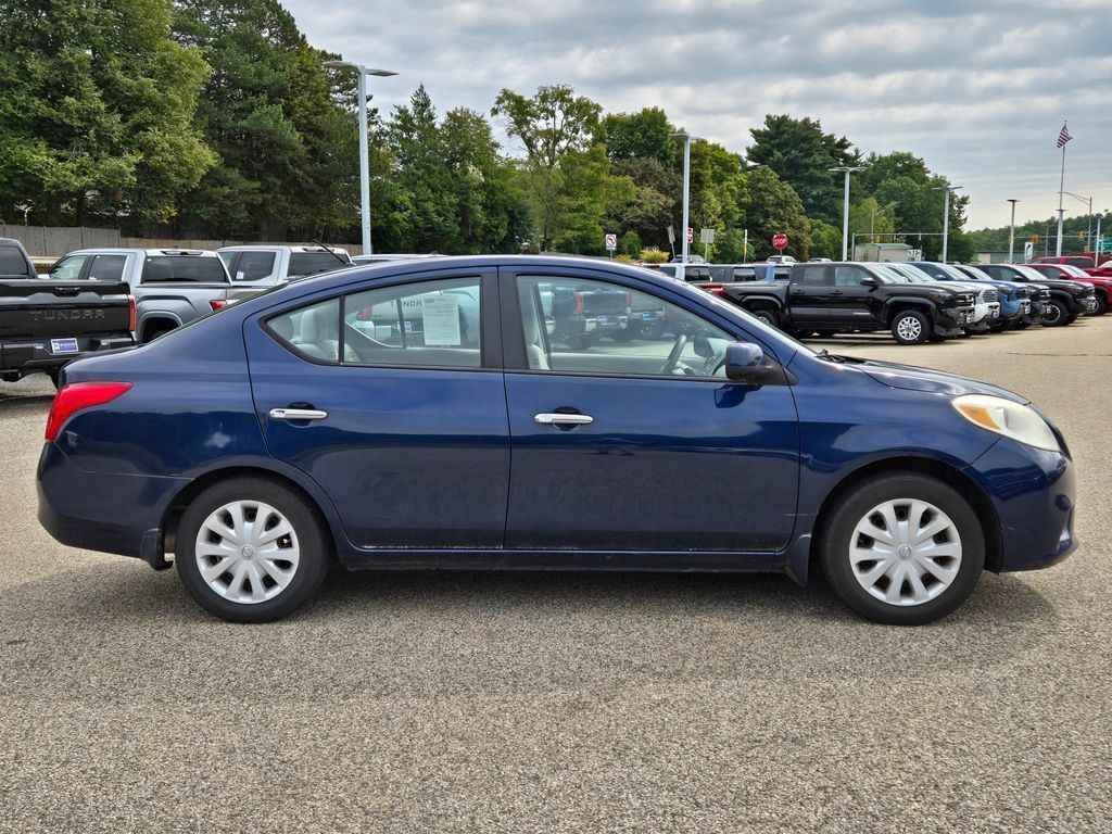Used 2012 Nissan Versa SV FWD image 7
