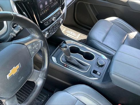 Used 2020 Chevrolet Traverse LT w/ Driver Confidence II Package FWD image 17