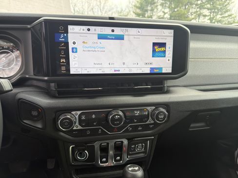 Certified 2025 Jeep Wrangler Sport AWD/4WD image 15
