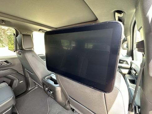 New 2026 Chevrolet Suburban Premier image 19