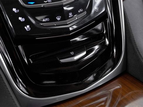 Used 2020 Cadillac Escalade Premium Luxury image 28