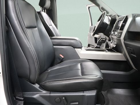 Used 2019 Ford F150 Lariat w/ Equipment Group 502A Luxury AWD/4WD image 30