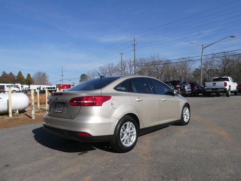 Used 2018 Ford Focus SE image 5