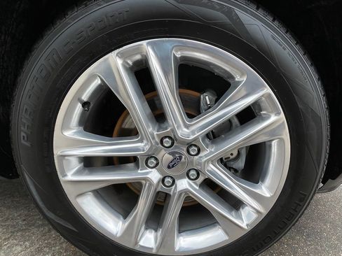 Used 2017 Ford Explorer XLT w/ Equipment Group 202A FWD image 15
