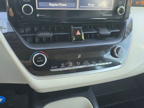 Used 2022 Toyota Corolla LE FWD image 24