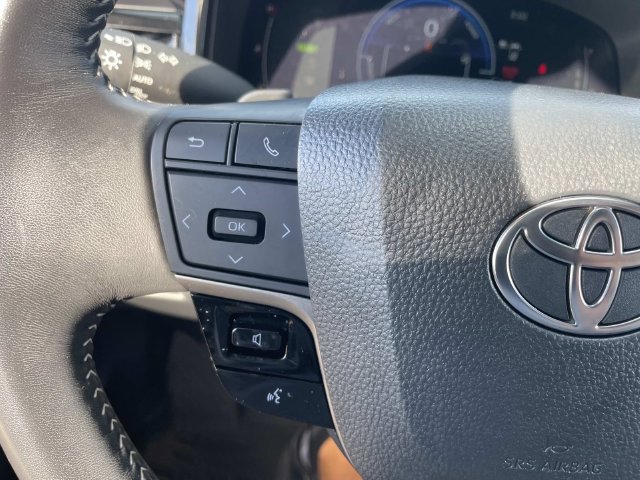 Used 2025 Toyota Camry SE AWD/4WD image 35