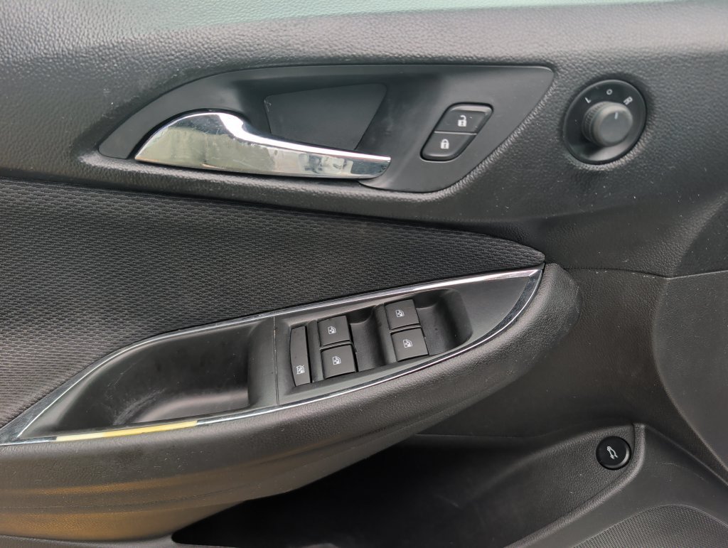 Used 2018 Chevrolet Cruze LT FWD image 9