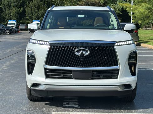 New 2026 INFINITI QX80 Luxe image 3