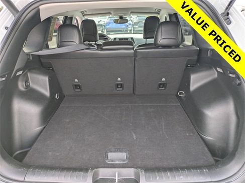 Used 2023 Jeep Cherokee Altitude Lux image 13