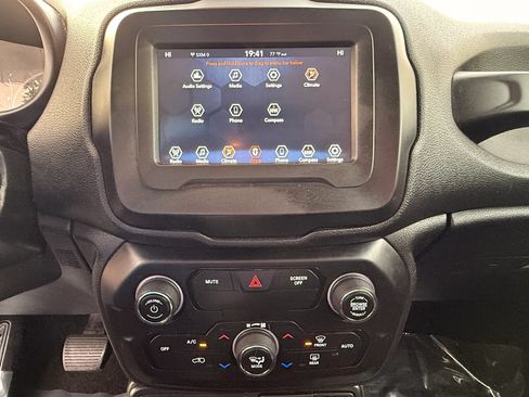 Used 2020 Jeep Renegade Latitude FWD image 26