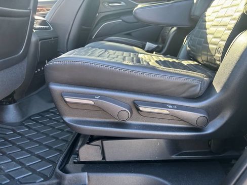 Used 2023 Cadillac Escalade Sport Platinum w/ LPO, ONYX Package AWD/4WD image 17