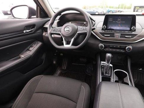 Used 2024 Nissan Altima 2.5 SV image 23