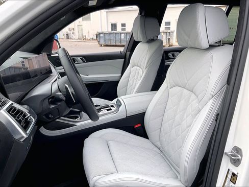 Used 2026 BMW X7 xDrive40i w/ Executive Package image 7