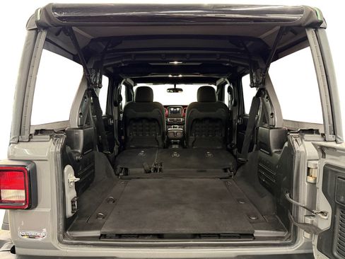 Used 2021 Jeep Wrangler Unlimited Rubicon AWD/4WD image 25