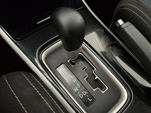 Used 2018 Mitsubishi Outlander ES AWD/4WD image 16